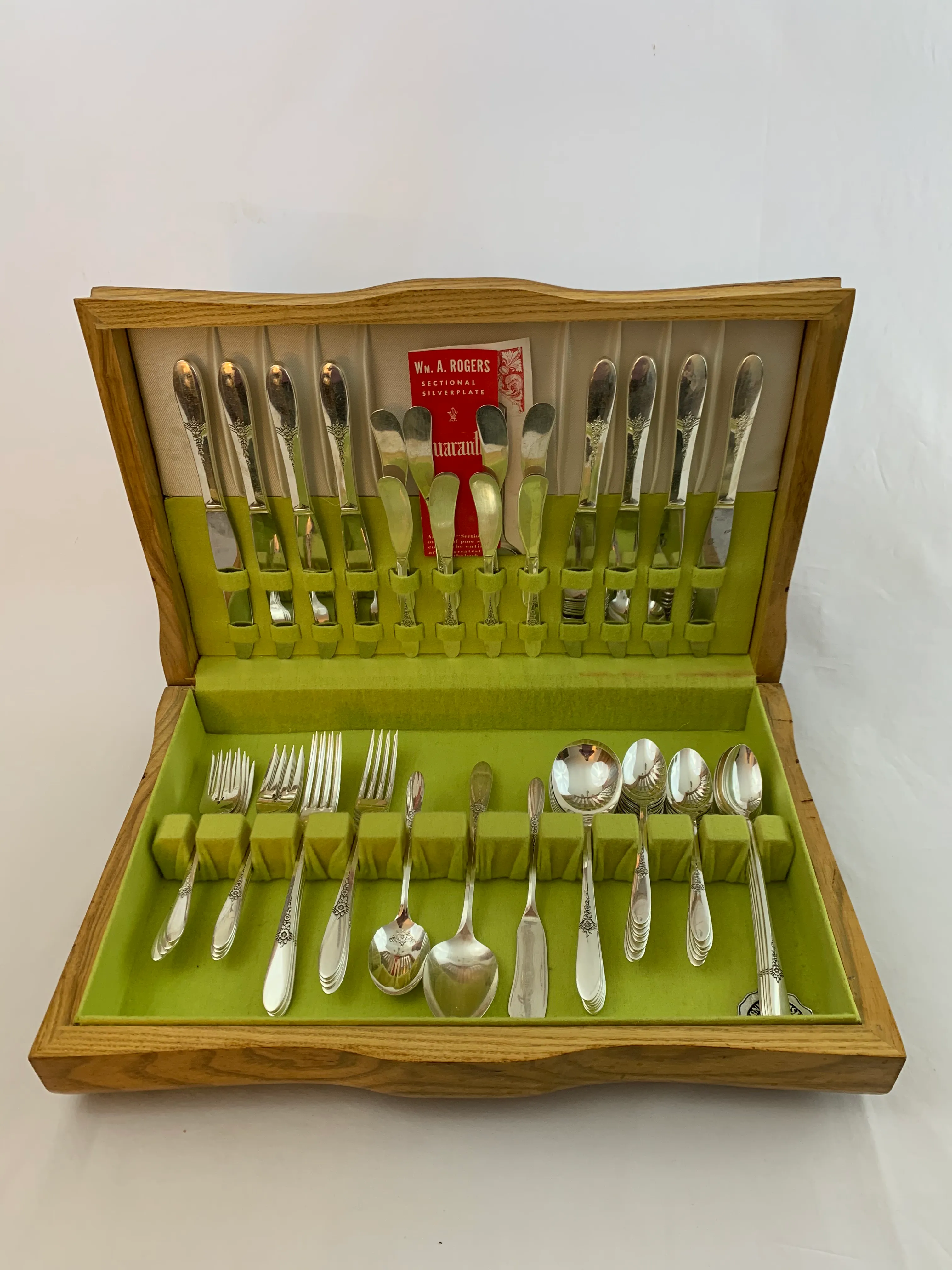 Vintage 1941 Silver Plate Fantasy Pattern Service for 8 by Oneida