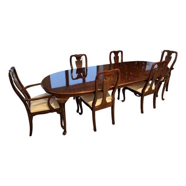 Late 20th Century Drexel Heritage Solid Wood Extendable Dining Table With 6 Reupholstered Chairs For Sale