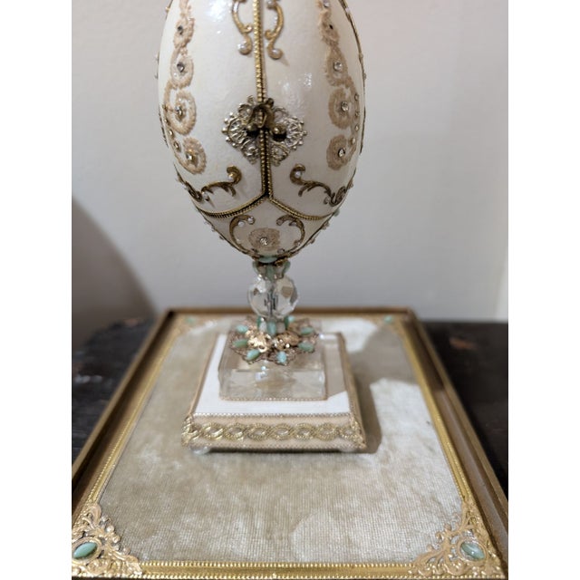 Antique White Fabergé-Style Vintage Devotional Goose Egg With Madonna & Child in Glass Display Case For Sale - Image 8 of 8