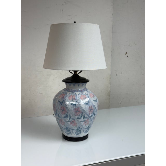 Chinoiserie Chinoiserie Ceramic Table Lamp For Sale - Image 3 of 12