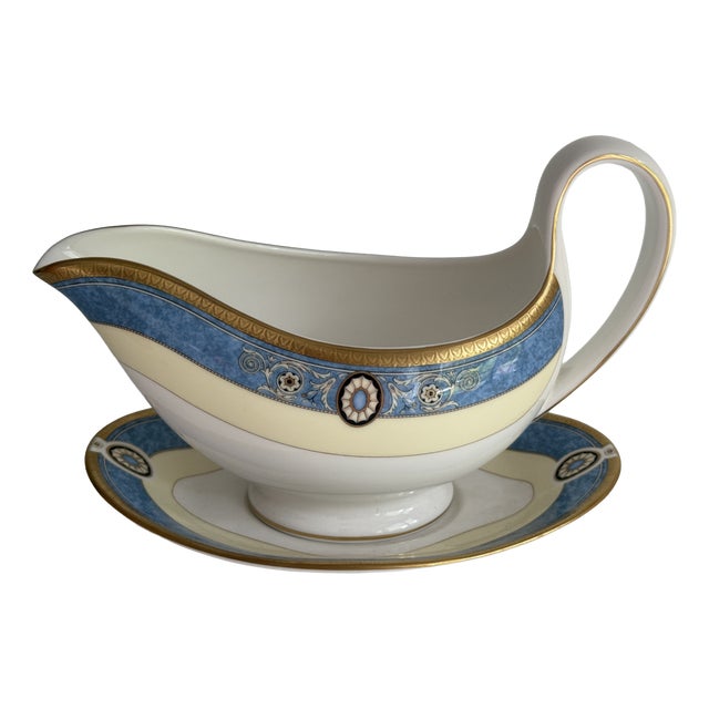 Madeleine Sauce Boat and Saucer from Wedgwood, England, 1990s, Set of 2 For Sale
