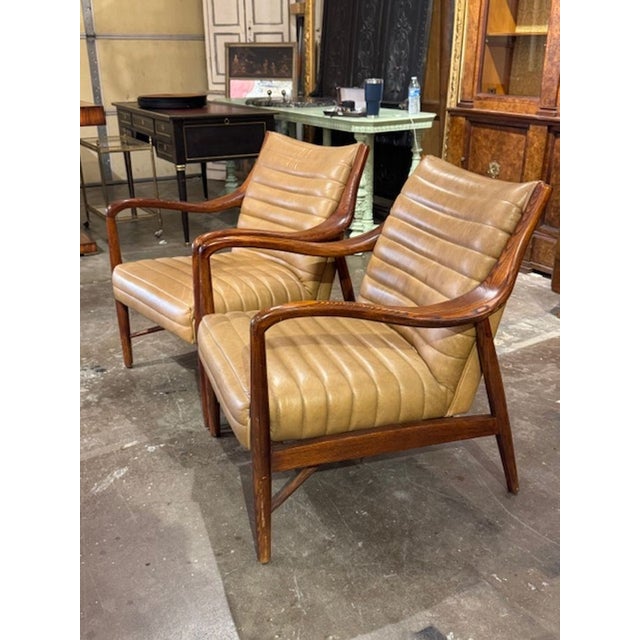 This pair of vintage Danish oak and leather club chairs is a stylish addition to any home. The classic Danish design adds...