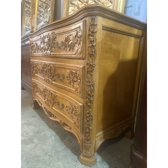 French Mid-1900s French Louis XV Style Carved Oak Commode For Sale - Image 3 of 7