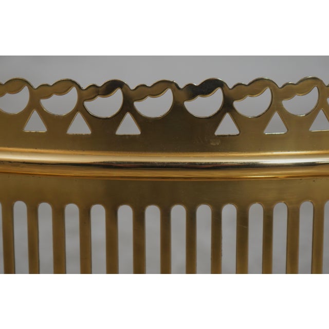 1980s Virginia Metalcrafters Williamsburg Style Brass Fireplace Fender For Sale - Image 5 of 10