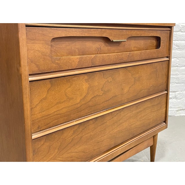 Wood Mid Century Modern Walnut Petite Dresser by Bassett Furniture Co., C. 1960s For Sale - Image 7 of 9