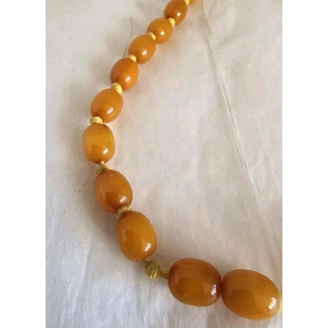 Antique Art Deco Graduated Amber Marbled Bead Necklace, 1930 For Sale - Image 17 of 18