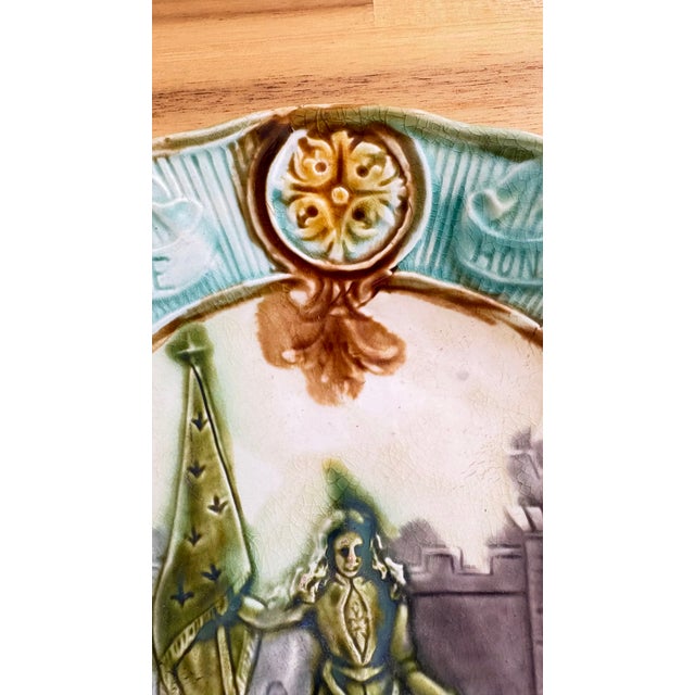 Gemstone Antique French Majolica Plate, Joan of Arc, Gloire Honneur Liberté Patrie, Late 19th Century For Sale - Image 7 of 7