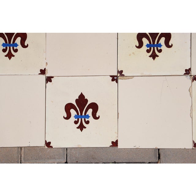 Baroque 1900s Portuguese Fleur-De-Lis & Plain Antique White Large Antique Tiles Set of 32 For Sale - Image 3 of 18