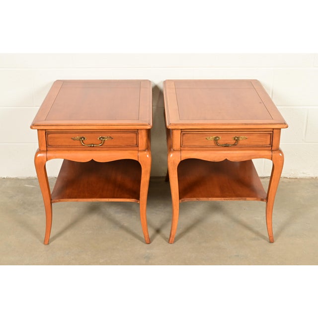 French Provincial Hekman French Provincial Louis XV Carved Walnut Nightstands or Side Tables, Pair For Sale - Image 3 of 16