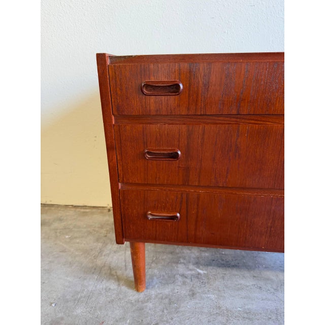 1960s Mid Century Danish Teak 3 Drawer Chest – Vintage Scandinavian Small Dresser on Tapered Legs For Sale - Image 9 of 9