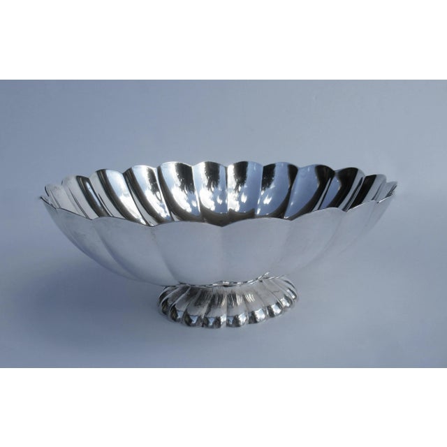 C.1970's Reed & Barton Silver Plate Coved & Scalloped Footed Center Bowl And/Or Deep Serving Bowl For Sale In West Palm - Image 6 of 13