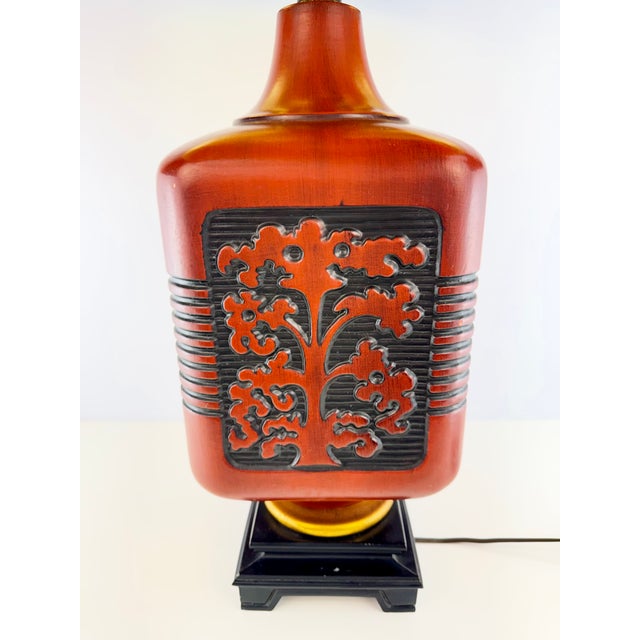 Vintage Chinoiserie Red and Black Ceramic Table Lamp With Gold-Lined Shade For Sale - Image 11 of 14