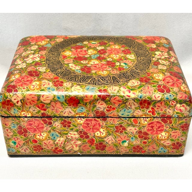 1960s Vintage Kashmiri Papier-Mâché Floral Box, Large Hand-Painted Indian Keepsake Box For Sale - Image 5 of 11
