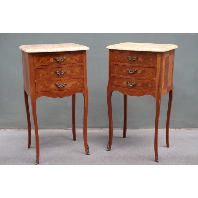Antique Pair of French Louis XV Style Inlaid Side Tables or Nightstands. For Sale - Image 10 of 13