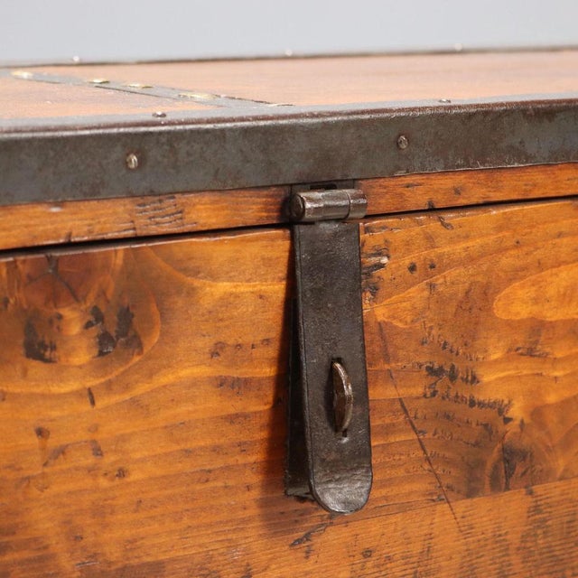 Italian Trunk in Fir For Sale - Image 6 of 12
