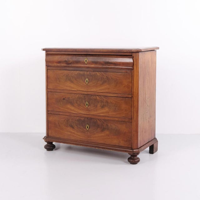 Chest of drawers crafted in mahogany, dating from around 1880, with four drawers. The piece has been hand polished,...