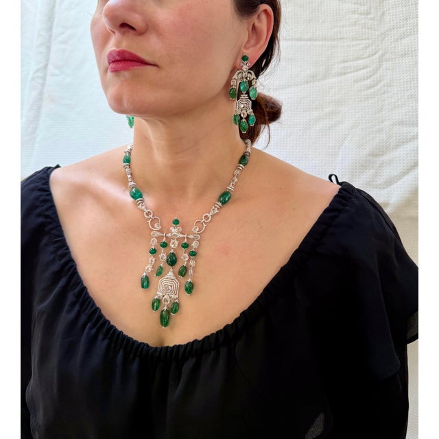 176ct Large Bead Emerald & 27 Ct Diamond Necklace & Earring Bridal Suite 18 Kt For Sale - Image 4 of 8