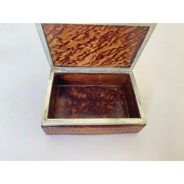 Box in onyx, in a brown color. It is a decorative or jewelry box, made in Italy, circa 1970.