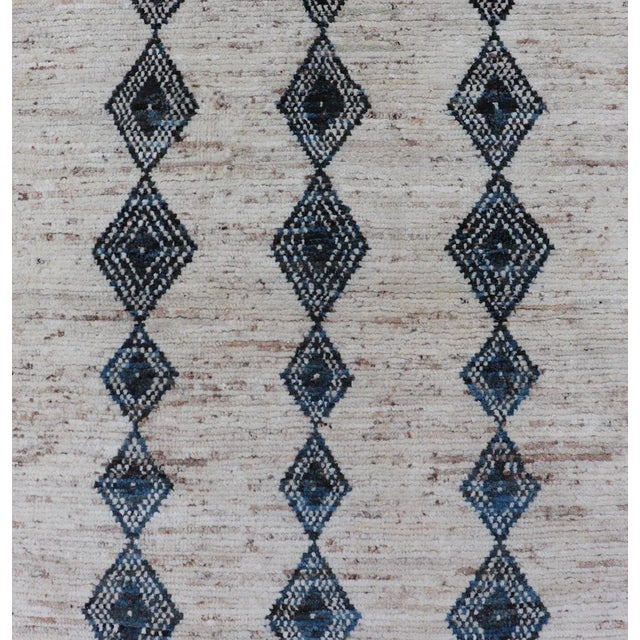 Modern Hand-Knotted Runner in Wool With Diamond Design in Blue and Ivory 3'1 X 10'1 For Sale - Image 4 of 10