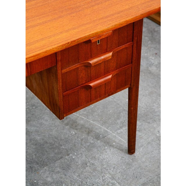 1960s Mid Century Danish Modern Desk Executive Teak 7 Drawer Floating Doors Locking Nm For Sale In Sacramento - Image 6 of 12