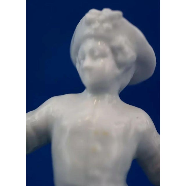 White Porcelain Lady and Dandy from by Real Casa Ferdinandea, Naples, Italy, 18th Century, Set of 2 For Sale - Image 14 of 18
