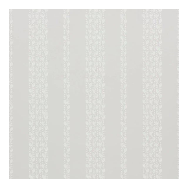 Sample - Schumacher Lillian Vine Wallpaper in Grey For Sale