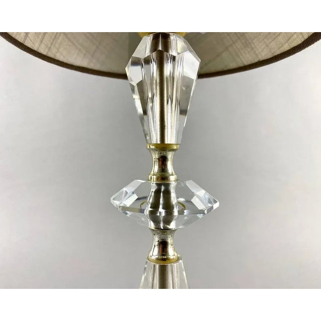 This vintage table lamp has a simple design with a minimal amount of decorative elements. Massive details made of...