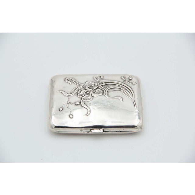Rectangular Silver Cigarette Case with Bouquet of Flowers For Sale - Image 4 of 4