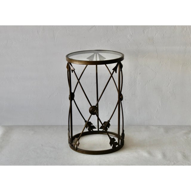 1980s Vintage French Empire Style Arrows Target Brushed Patina Bronze Finish Metal Glass Side Drinks Table For Sale In Miami - Image 6 of 12