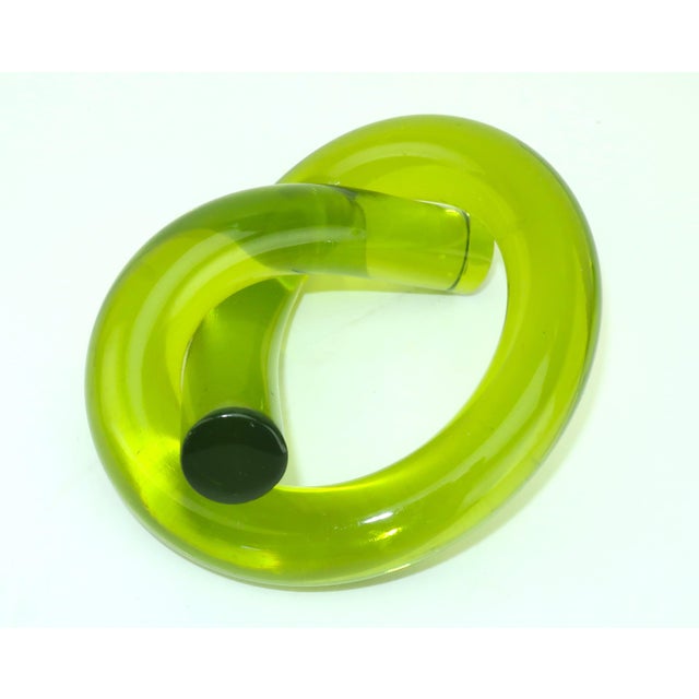 Dorothy Thorpe Mid 20th Century Dorothy Thorpe Style Green Lucite Pretzel Napkin Rings, Set of 12 For Sale - Image 4 of 9