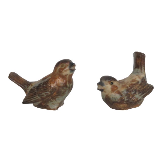 Stoneware Pottery Pair of 2 Sparrow Bird Figurines Brown Feather Details 4970b For Sale