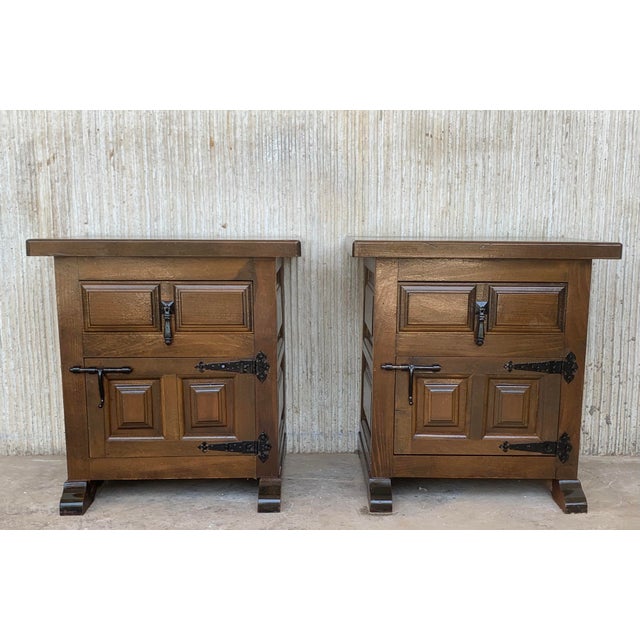 Spanish Sgabello carved side chair or stool depicting shields from Spain. Original polychrome It has a large crest...