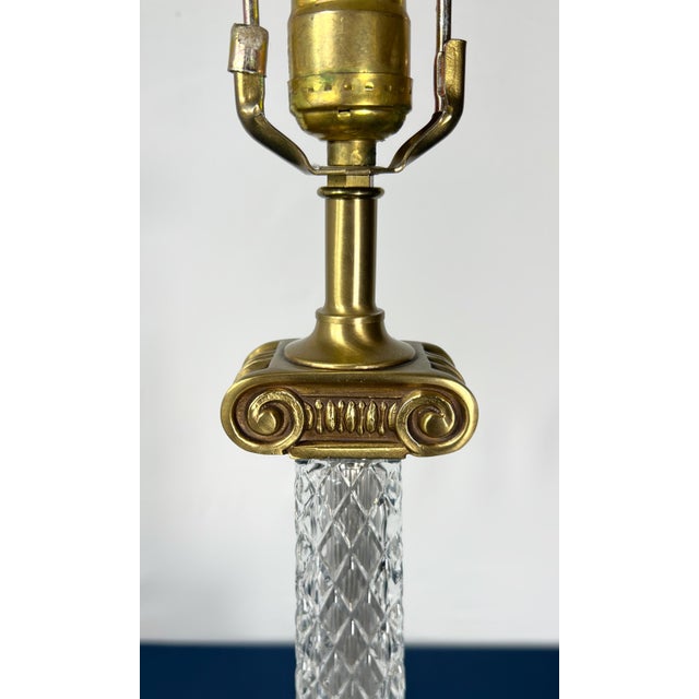 Vintage Neoclassical Diamond-Cut Crystal & Brass Ionic Column Table Lamp For Sale In Houston - Image 6 of 10