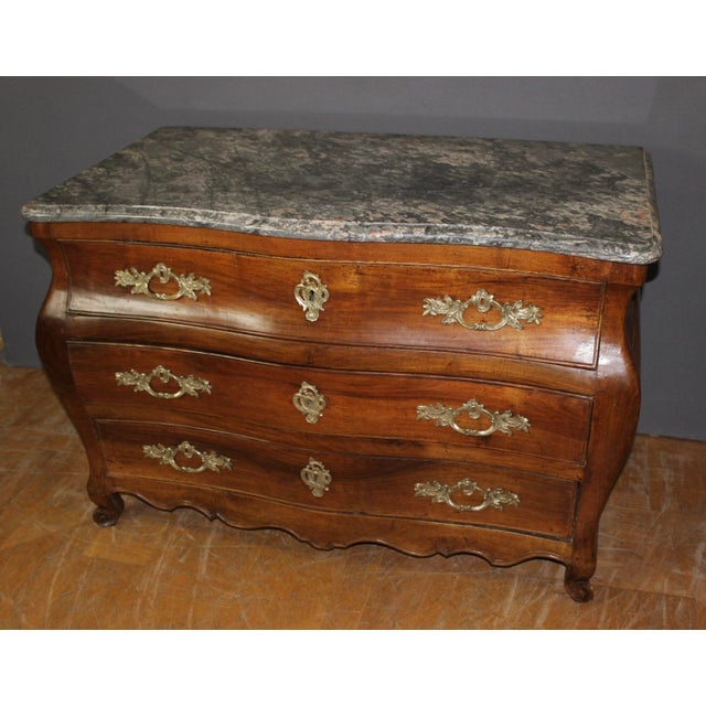 Antiquue Walnut Tomb-Shaped Commode, 1700s For Sale - Image 11 of 16