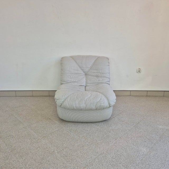 1970s Vintage Italian Lounge Chair in Off-White Upholstery, 1970s For Sale - Image 5 of 12