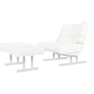 Mid-Century Leather and Chrome Reclining Lounge Chair and Ottoman For Sale