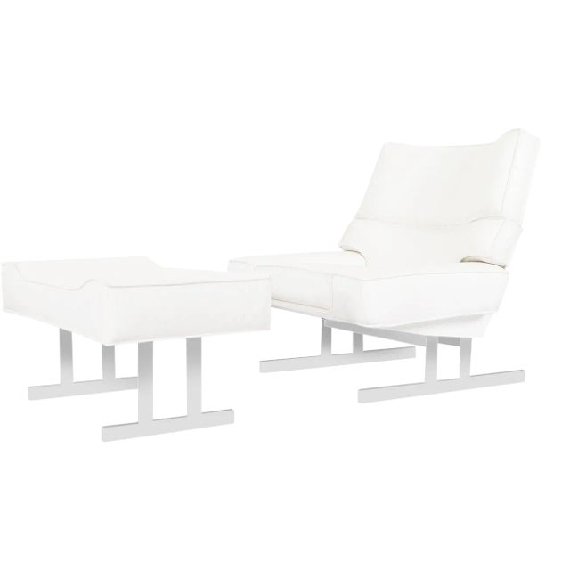 Mid-Century Leather and Chrome Reclining Lounge Chair and Ottoman For Sale