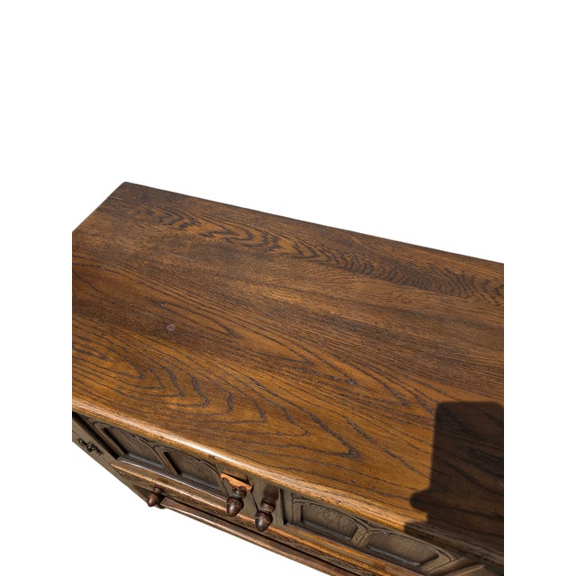 1980s Ethan Allan Charter Oak Jacobean Server Sideboard Bar Cabinet Made in England For Sale - Image 16 of 16