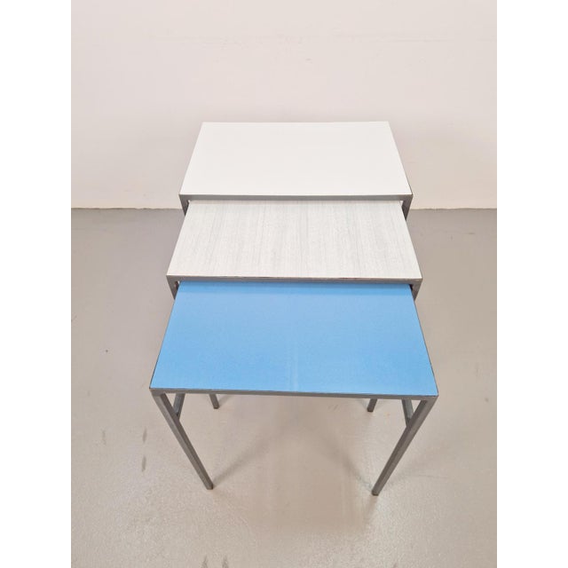 Vintage Mimi Nesting Tables in Metal and Teak by Formica, 1960s, Set of 3 For Sale - Image 4 of 11