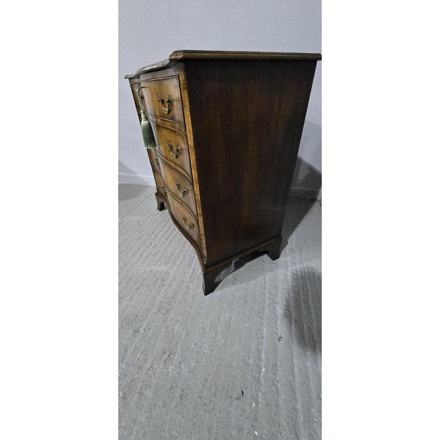 Small Georgian Serpentine Chest of Drawers, 1910 For Sale - Image 16 of 18