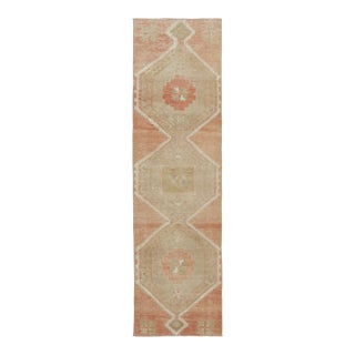 Vintage Turkish Runner With Hexagonal Tri-Medallion Design - Rug & Kilim For Sale