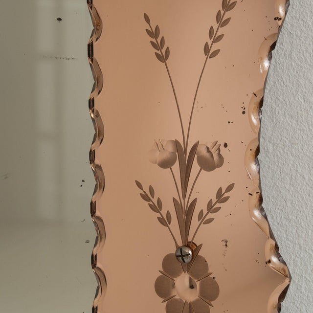 1940s 1940-1949 Italy Warm Blush Pink Carved Wood Mirror With Etched Border For Sale - Image 5 of 9