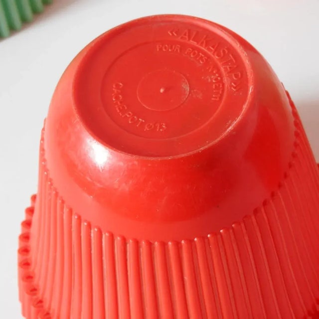 Vintage Plastic Flower Pots from Alkastap, France, 1960s, Set of 5 For Sale - Image 6 of 7