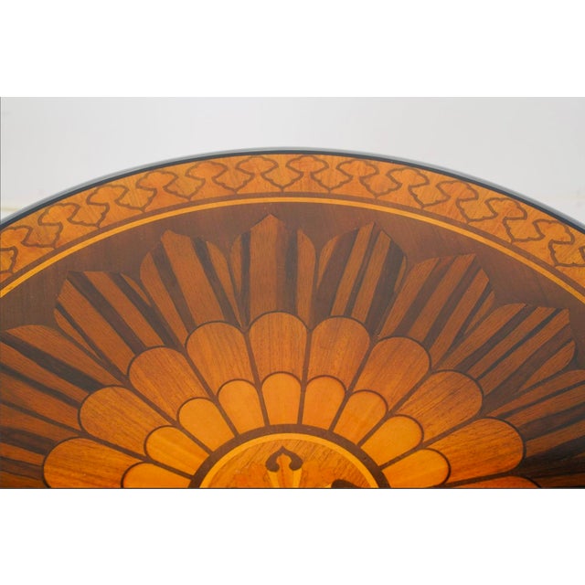 Hollywood Regency 1980s Exquisite Compass Star Inlaid Round Table by John Widdicomb – Neoclassical Marquetry Top, Ebonized Edge For Sale - Image 3 of 18