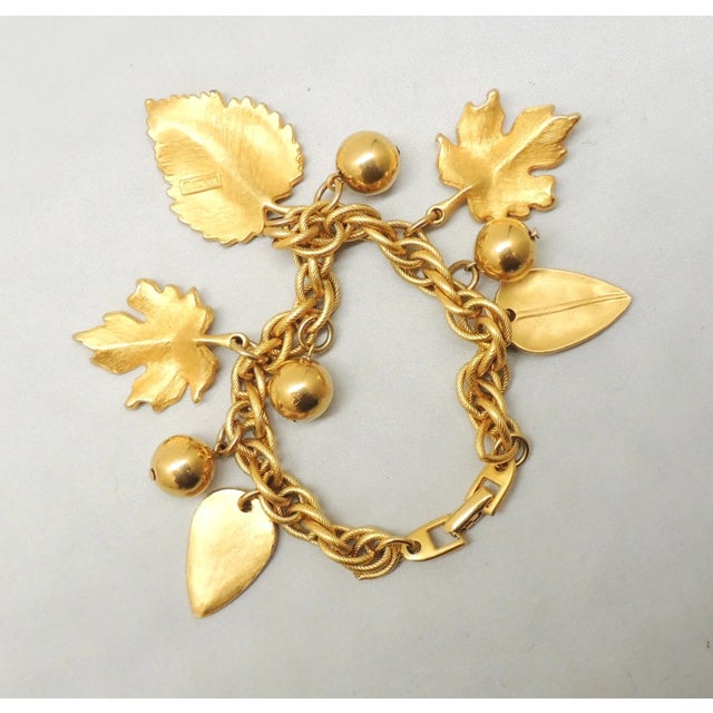 Modern Vintage Signed Napier Goldtone Leaves Charm Bracelet For Sale - Image 3 of 6