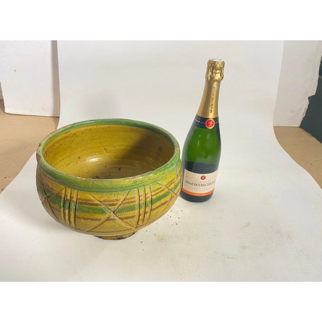 Stoneware bowl, enameled; Made in syria Circa 15th and Earlier. Green and Yellow colors. Hand painted Pottery.