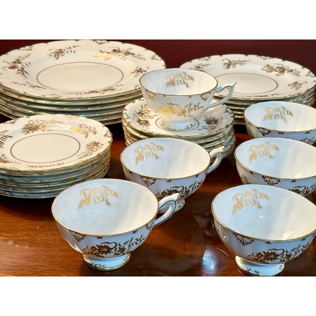 Ceramic Royal Crown Derby “Marquis” A1222 Bone China Service for Six – 30 Pieces – Beaufort Shape, England (1958–1964) For Sale - Image 7 of 12