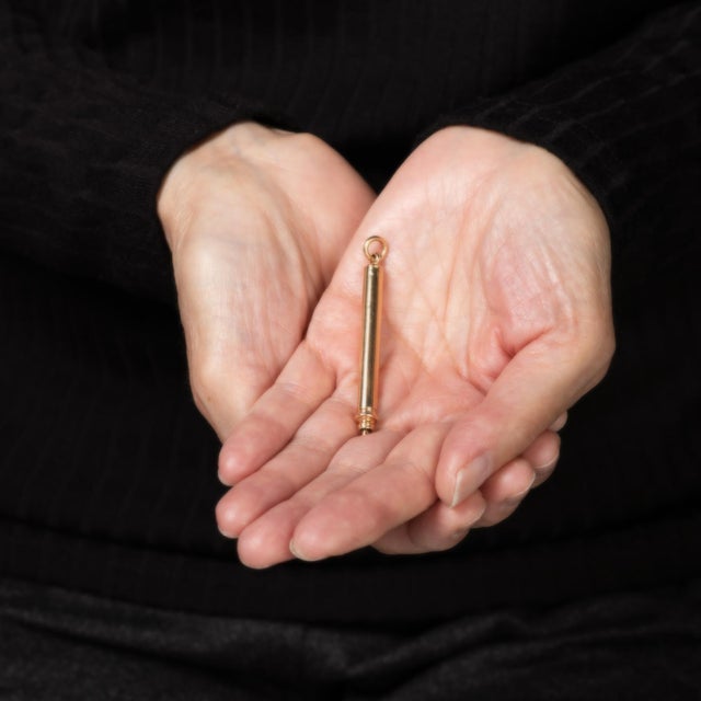 French Antique Victorian Pencil Pendant 18k Yellow Gold Retractable Jewelry For Sale - Image 4 of 5