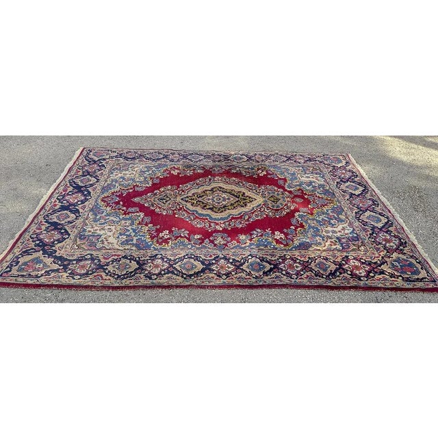 Great rug made with geometric-floral designs and compositions made in 1980 measures 290 x 199. Dimensions: height 1 cm...