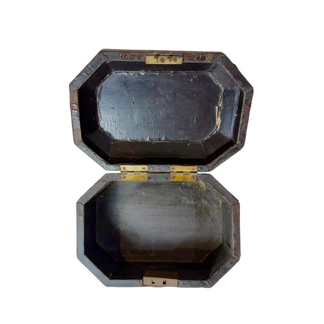 Early 19th Century Early 19th Century Chinese Export Black Lacquer Tea Caddy For Sale - Image 5 of 10